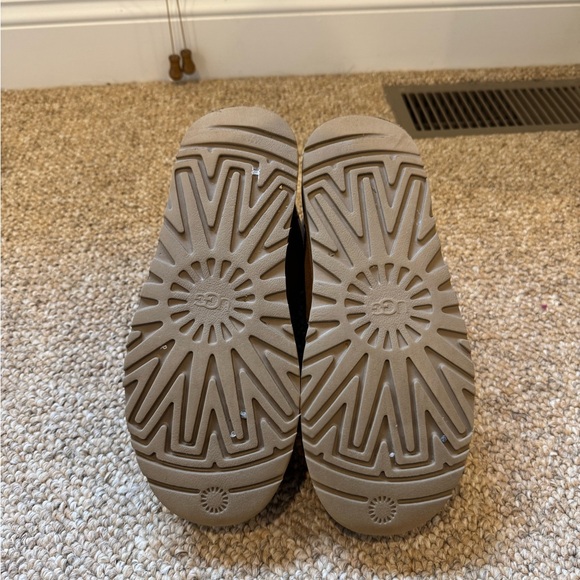 UGG Neumel Zip Platform Booties - Picture 4 of 6